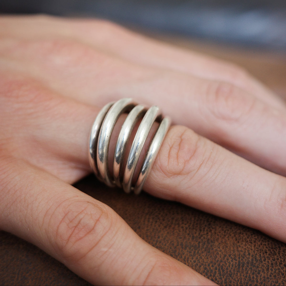 Solid wide wire ring