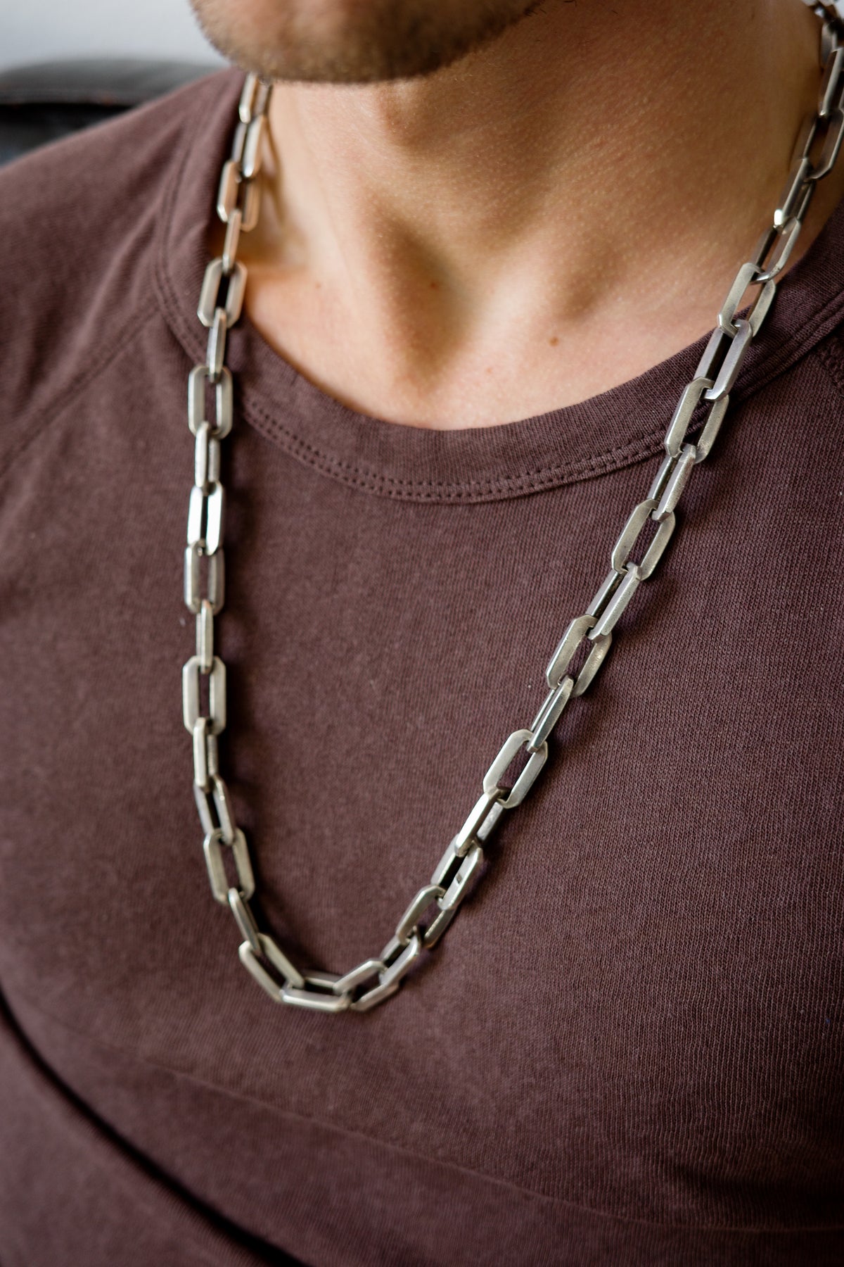 Loooong sharp-edged oval chain