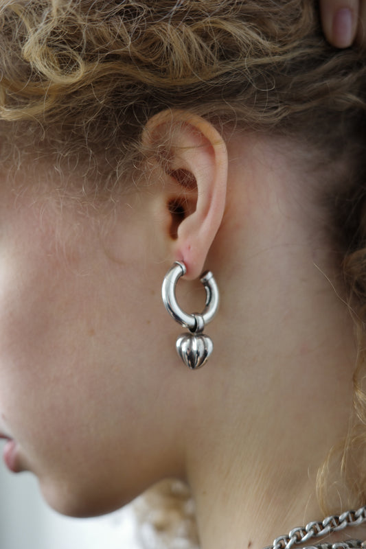 Single hoop earring