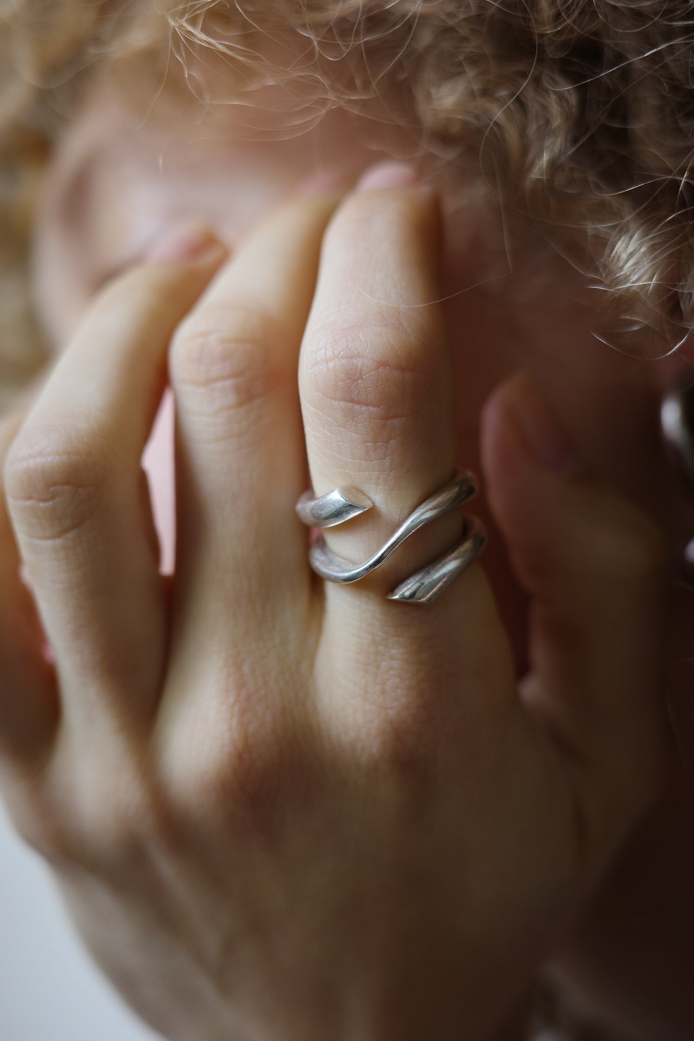 Twirl modernist ring