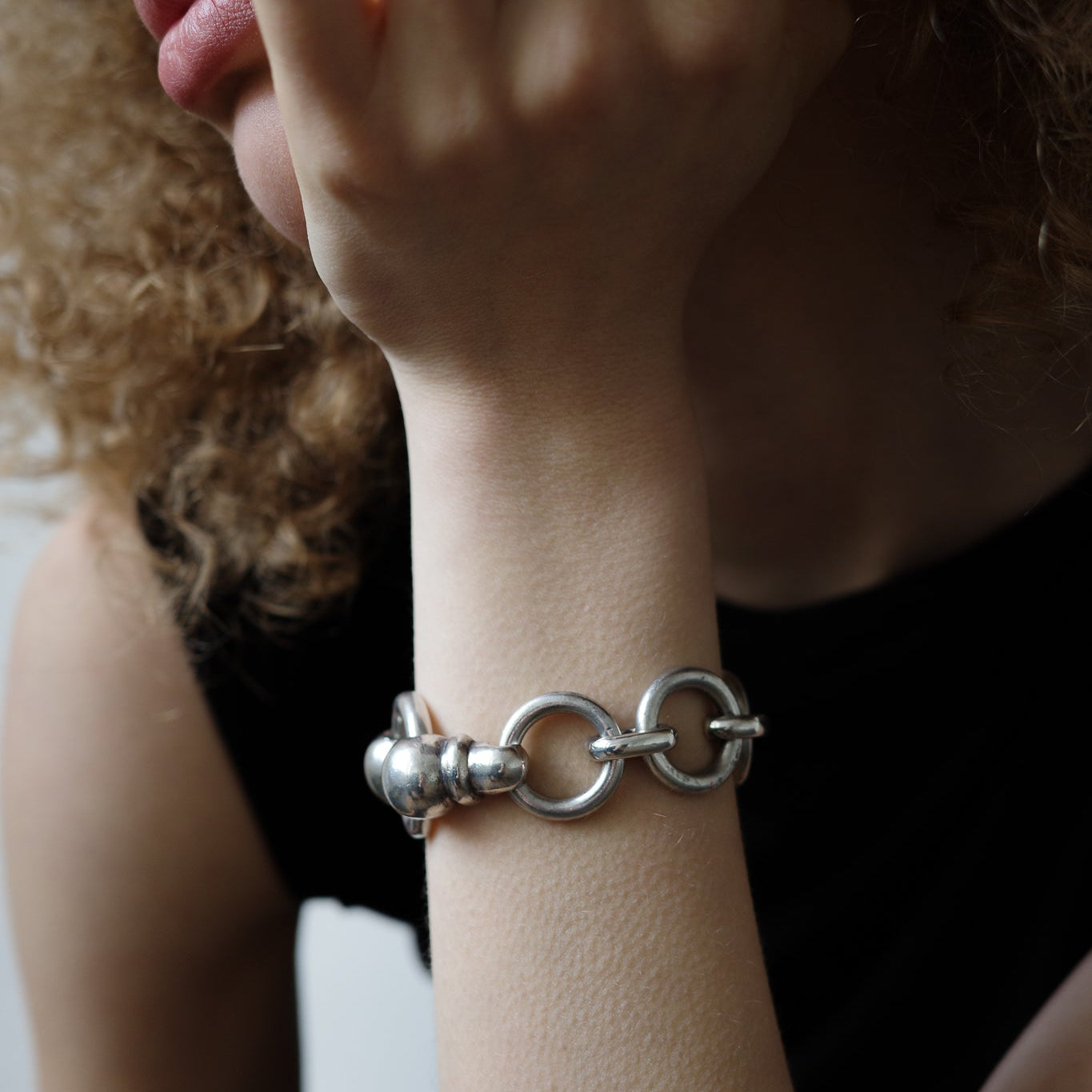 Heavy-weight hoop link bracelet