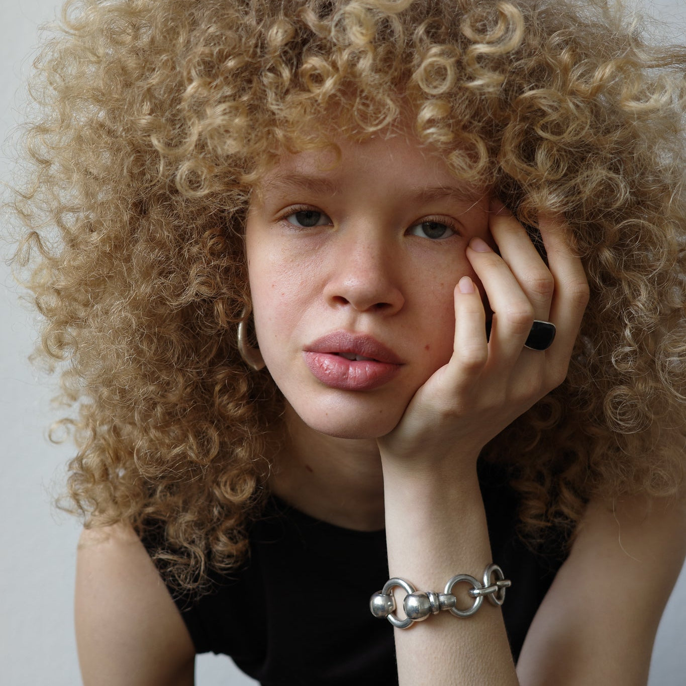 Heavy-weight hoop link bracelet