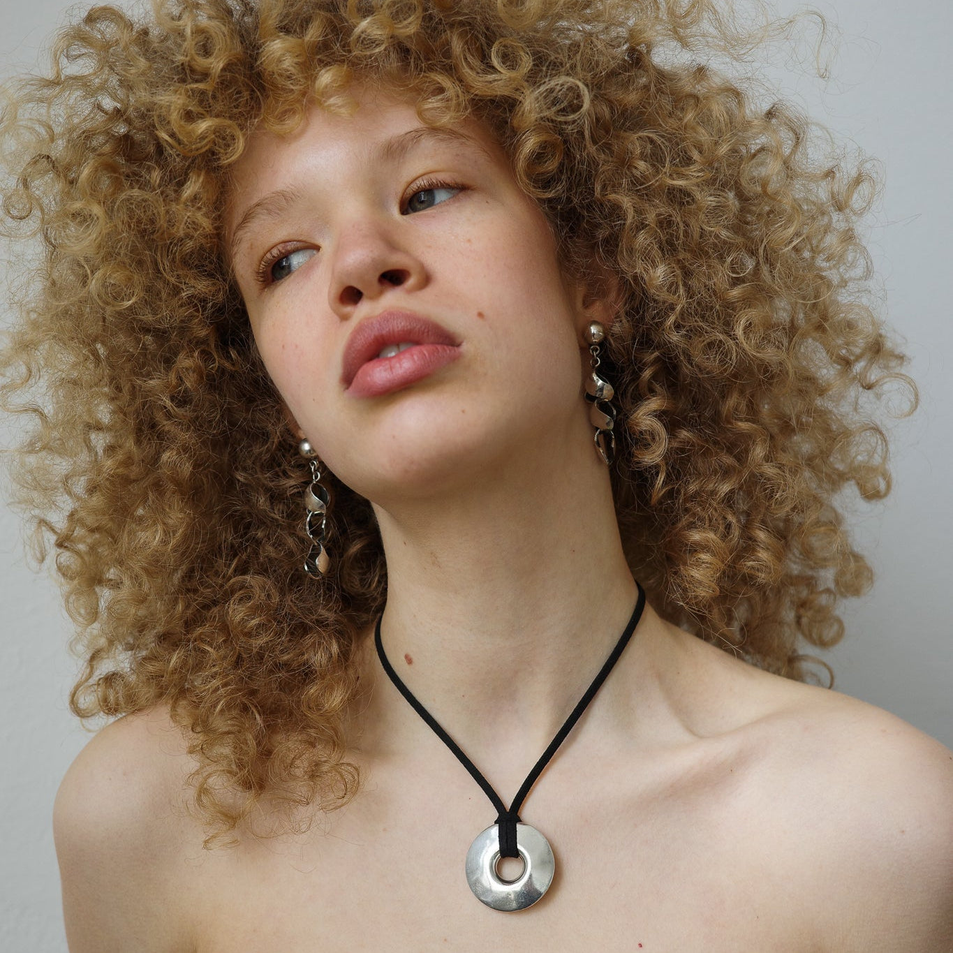 Grounding hoop pendant