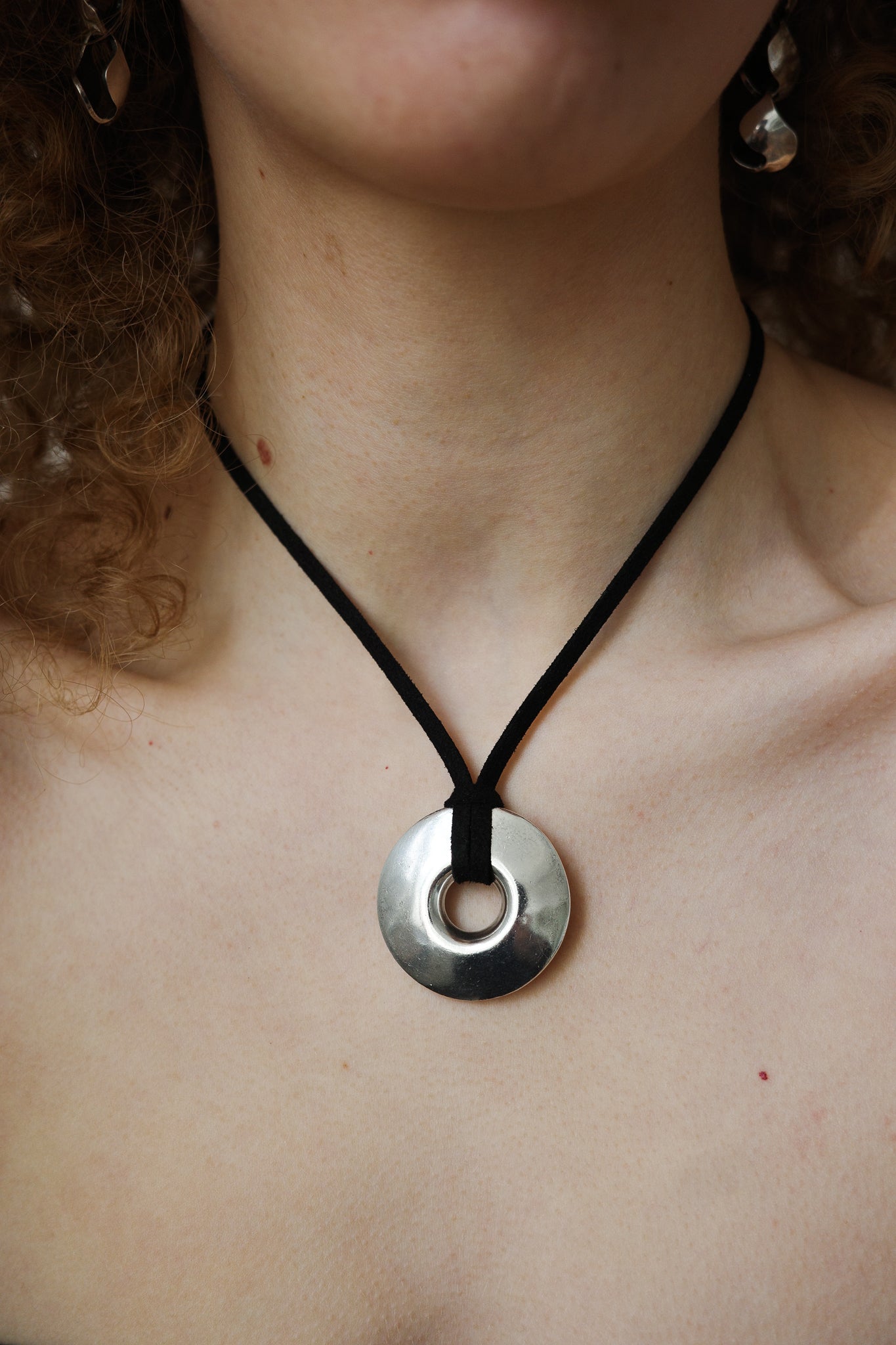 Grounding hoop pendant