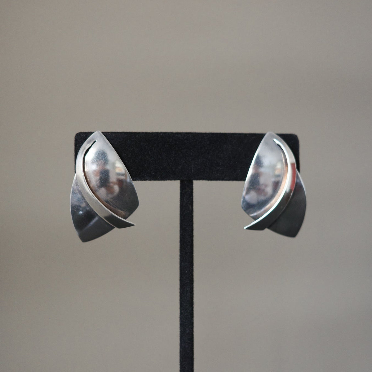 Mexican curved panel studs