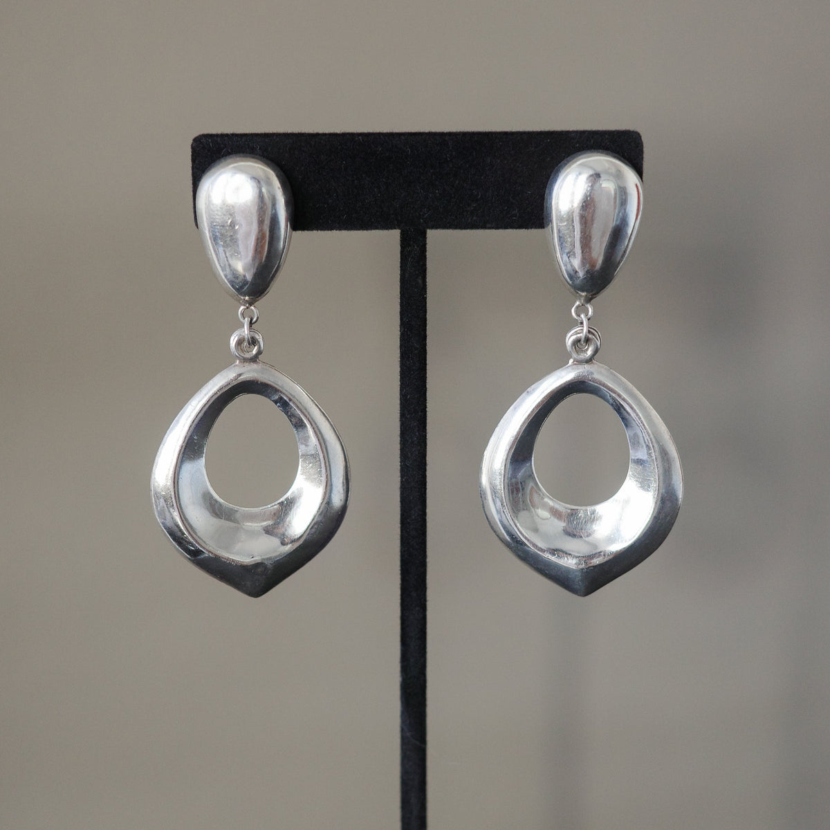 Modernist open studs