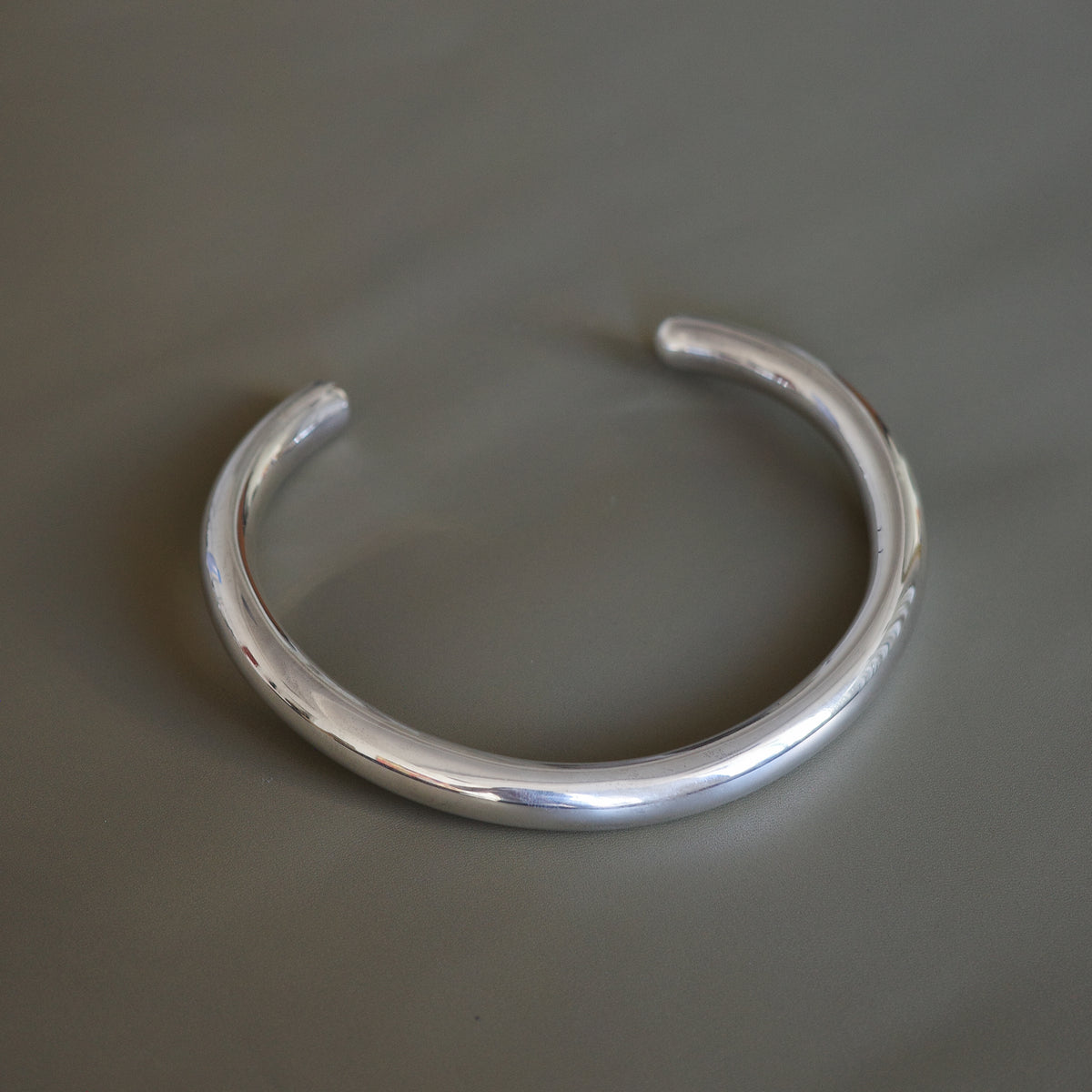 1979 neck bangle