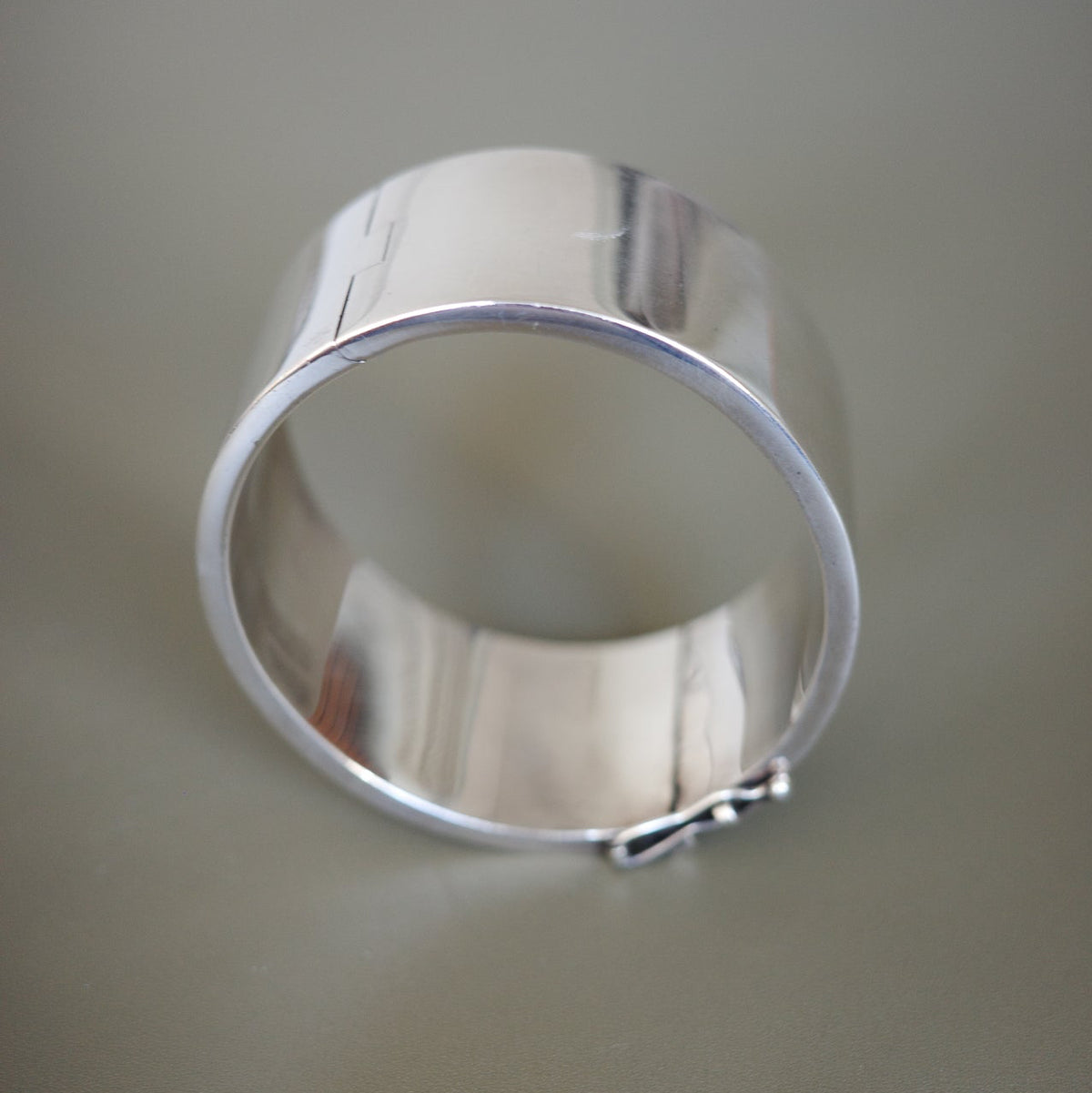Wide silver bangle