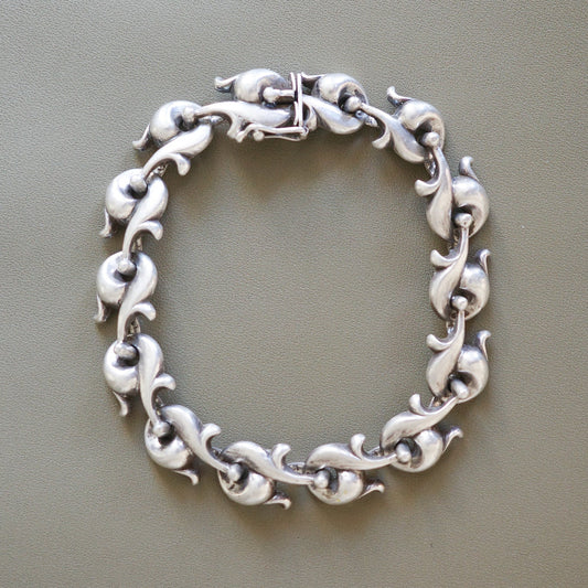 Abstract leaf link bracelet
