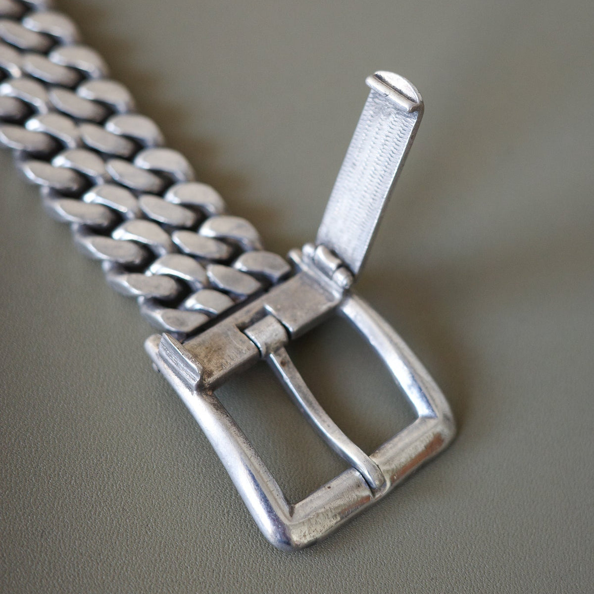 Belt buckle curb chain bracelet