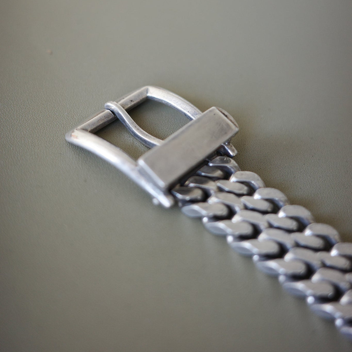 Belt buckle curb chain bracelet
