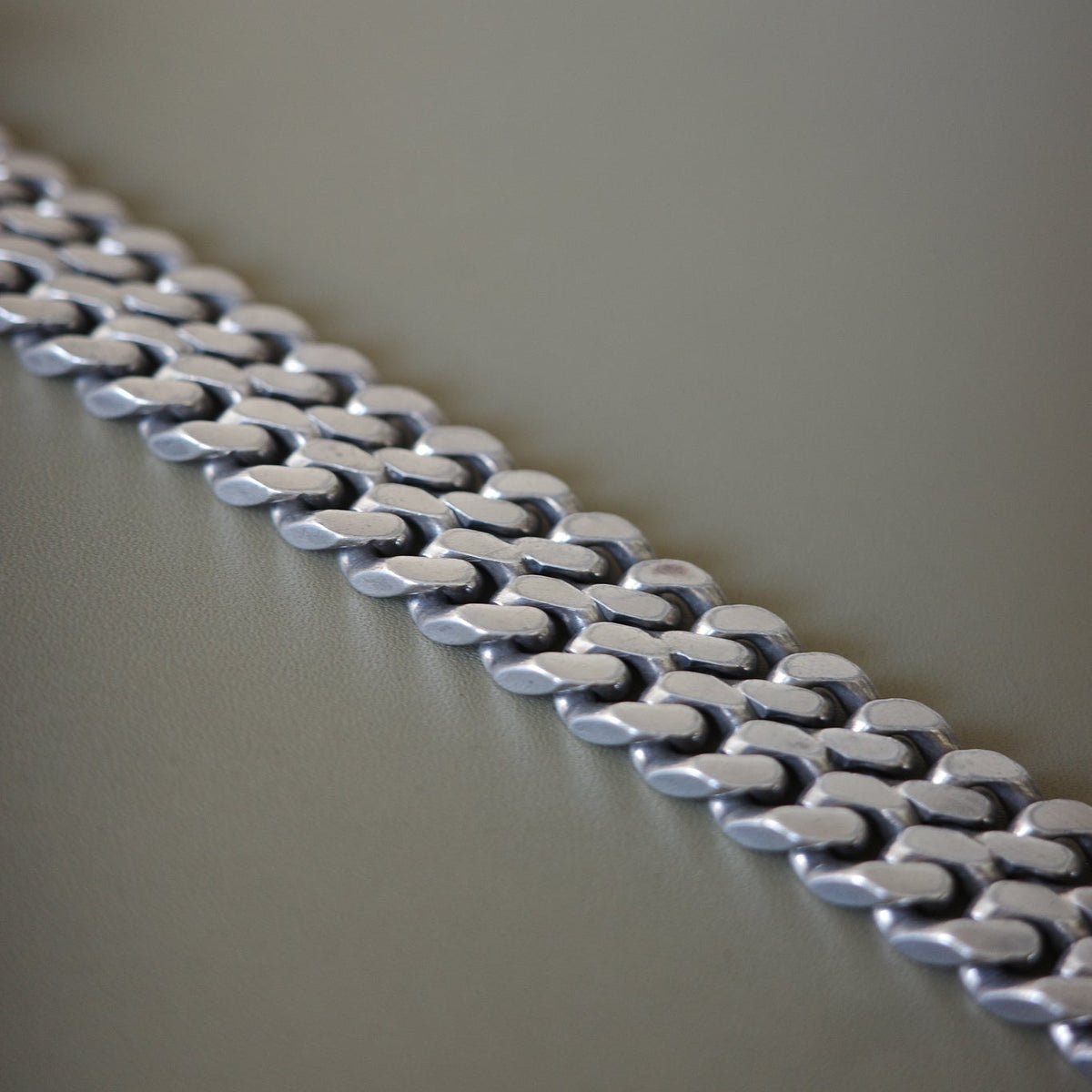 Belt buckle curb chain bracelet