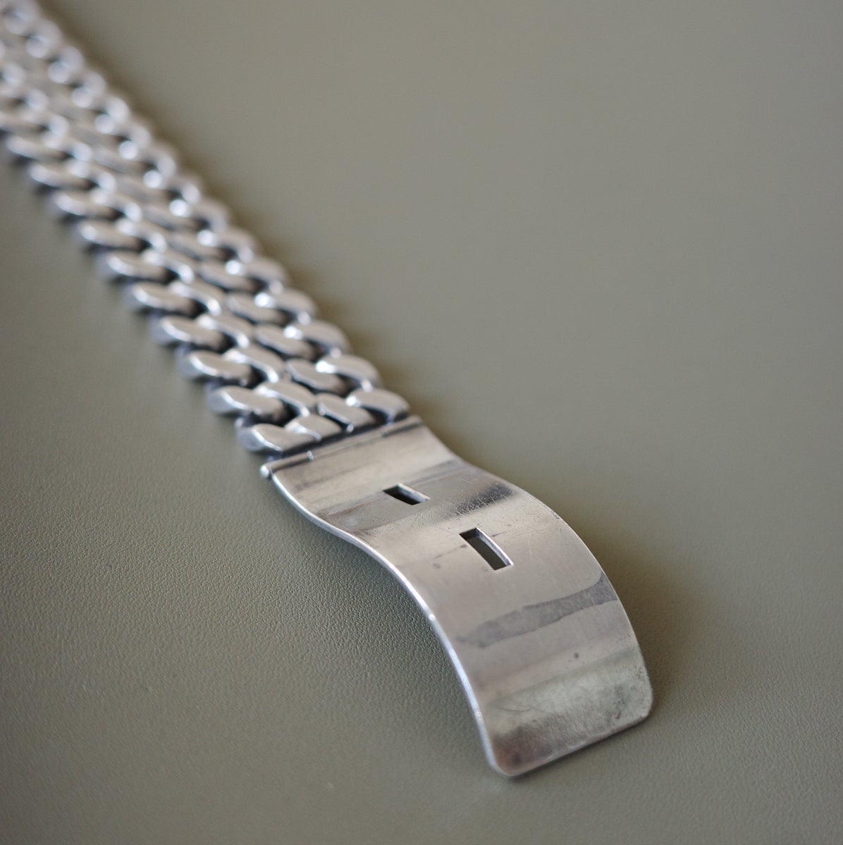 Belt buckle curb chain bracelet