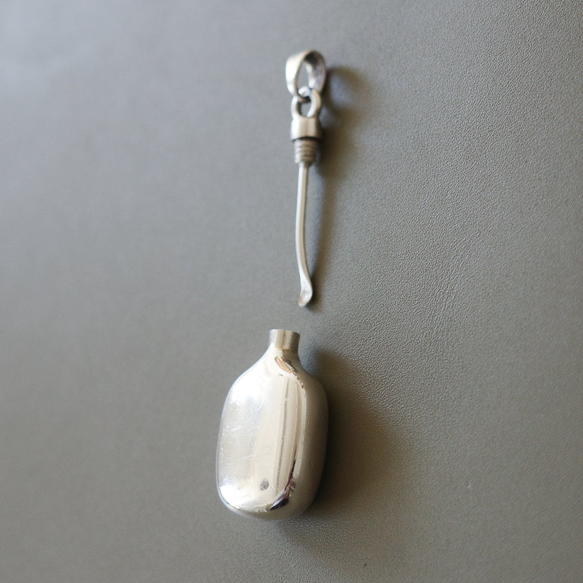 Perfume vessel