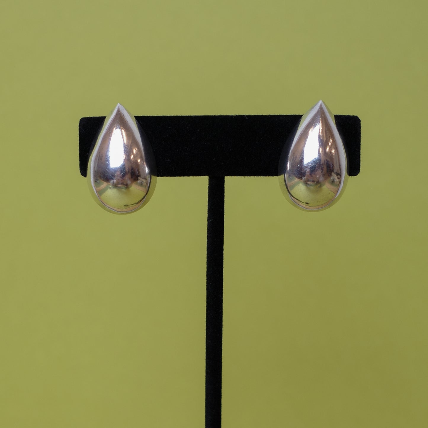 Drop clip-on earrings