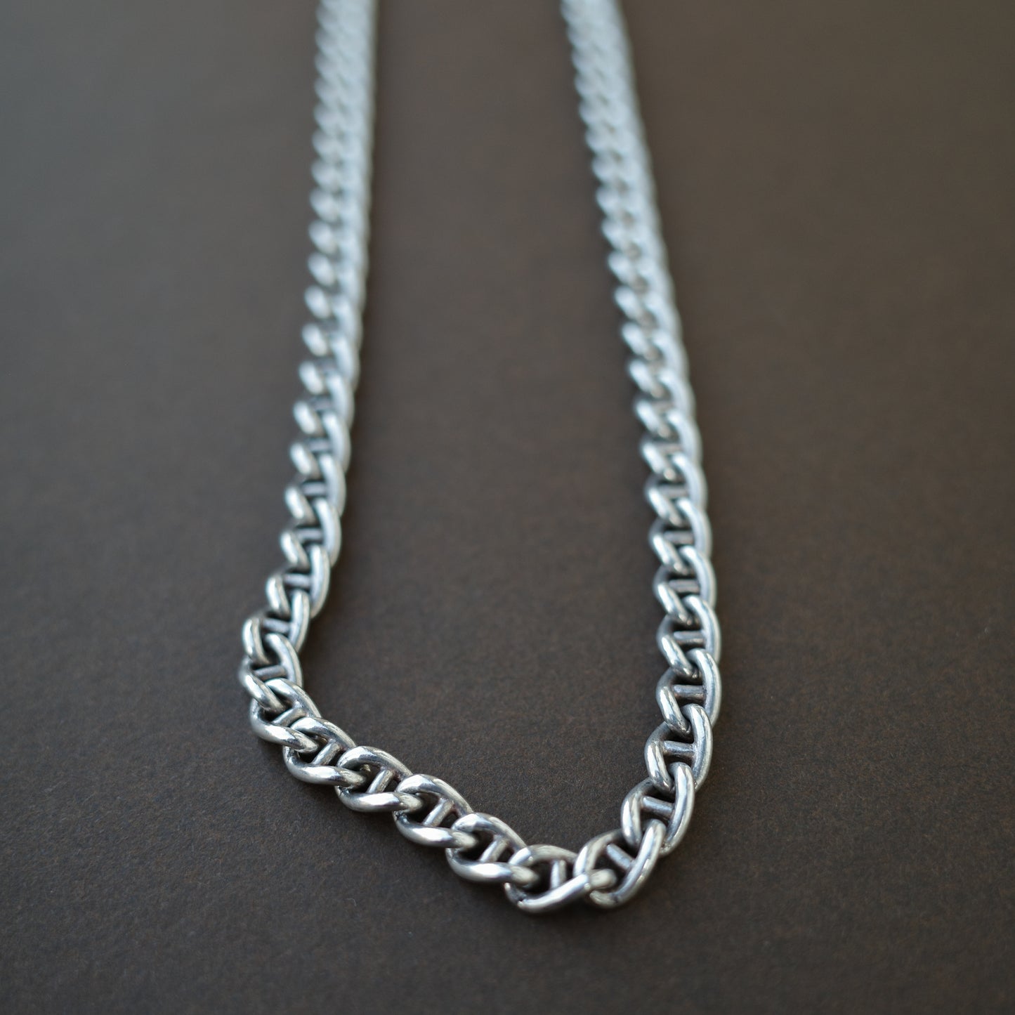 Chubby curb link chain