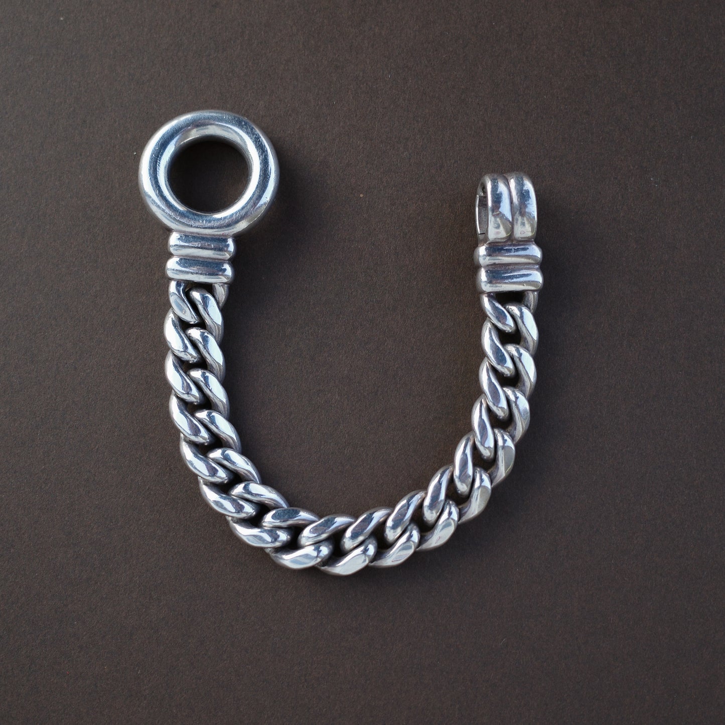 Curb link bracelet with integrated loop closure