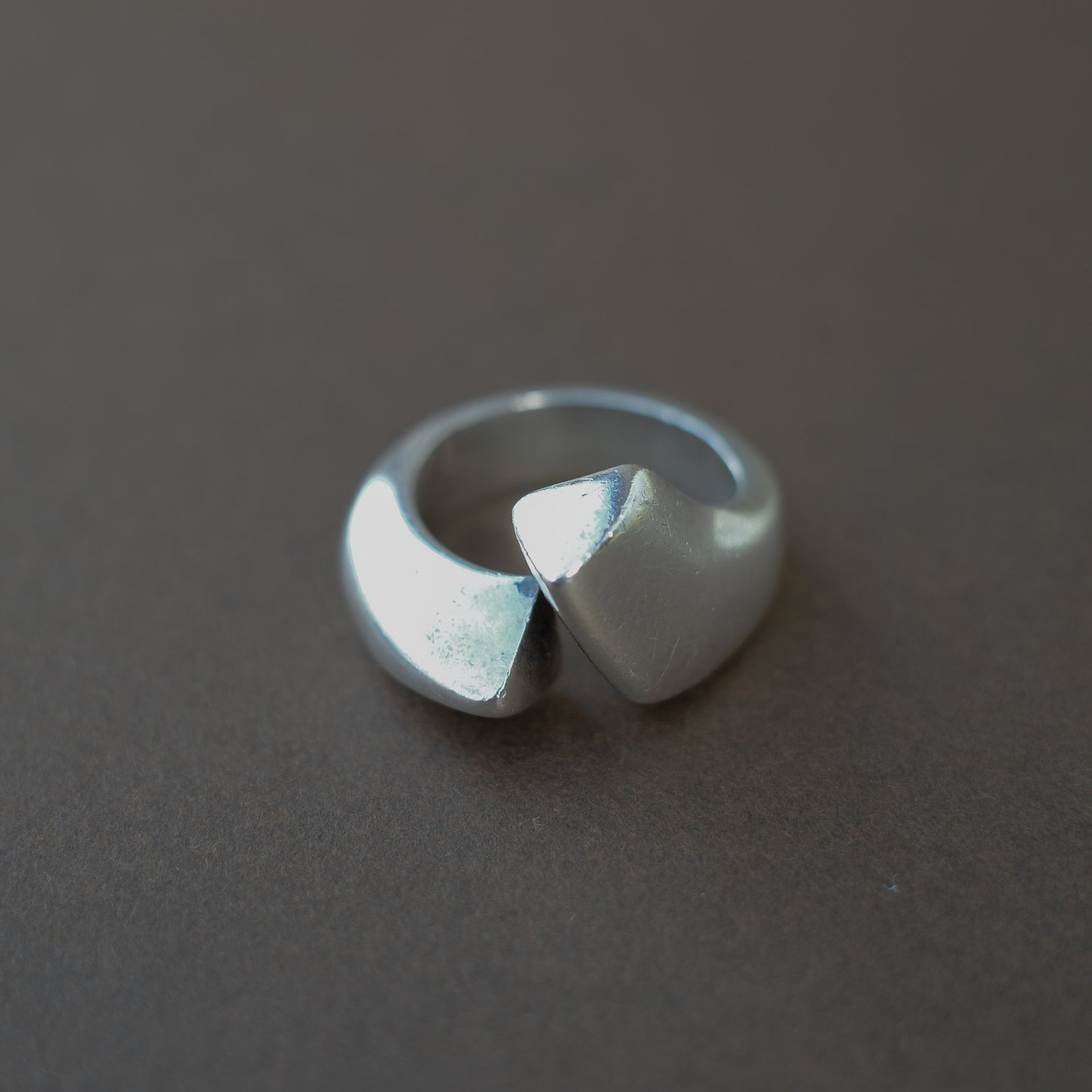 Solid arrow ring
