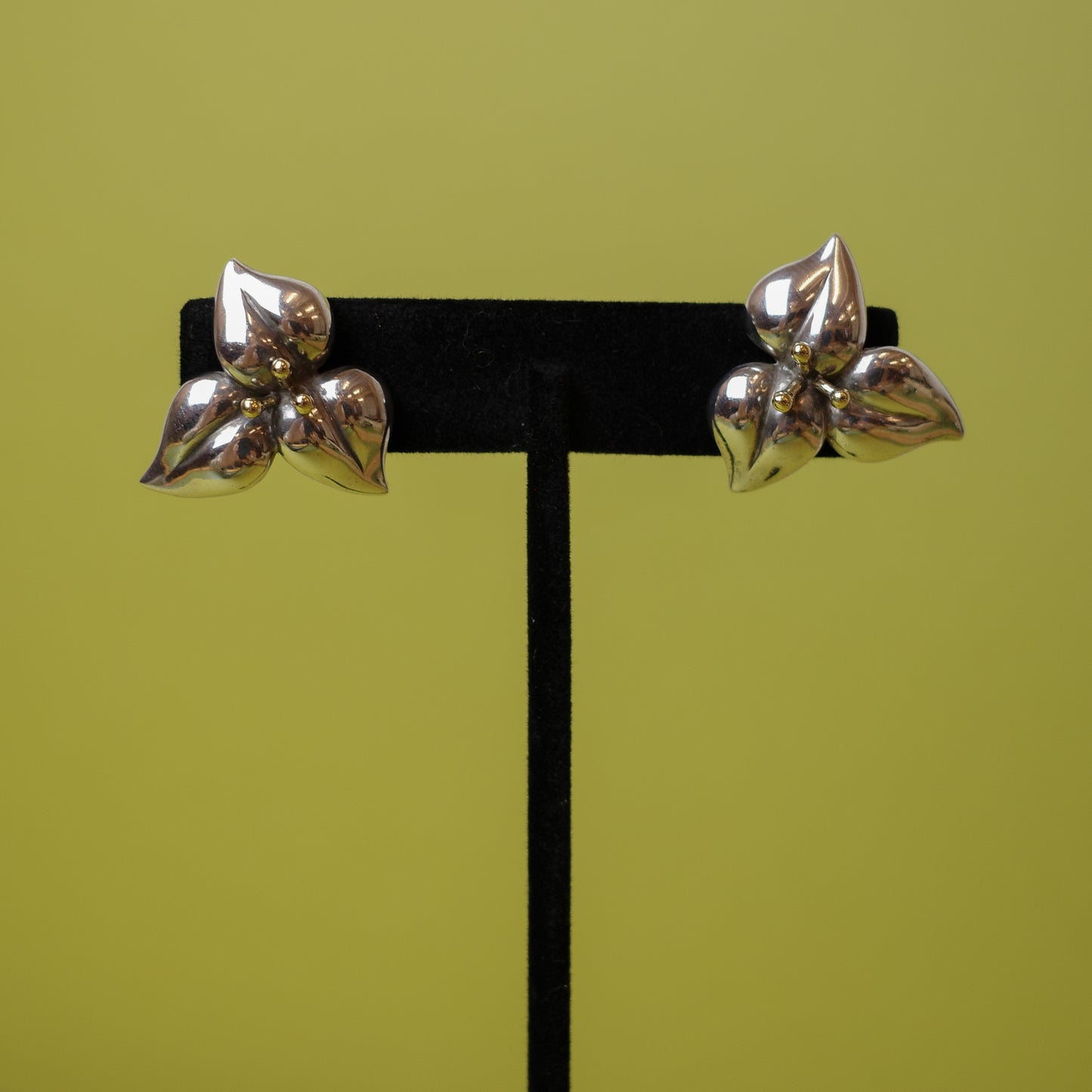 Flower earrings by Puig Doria