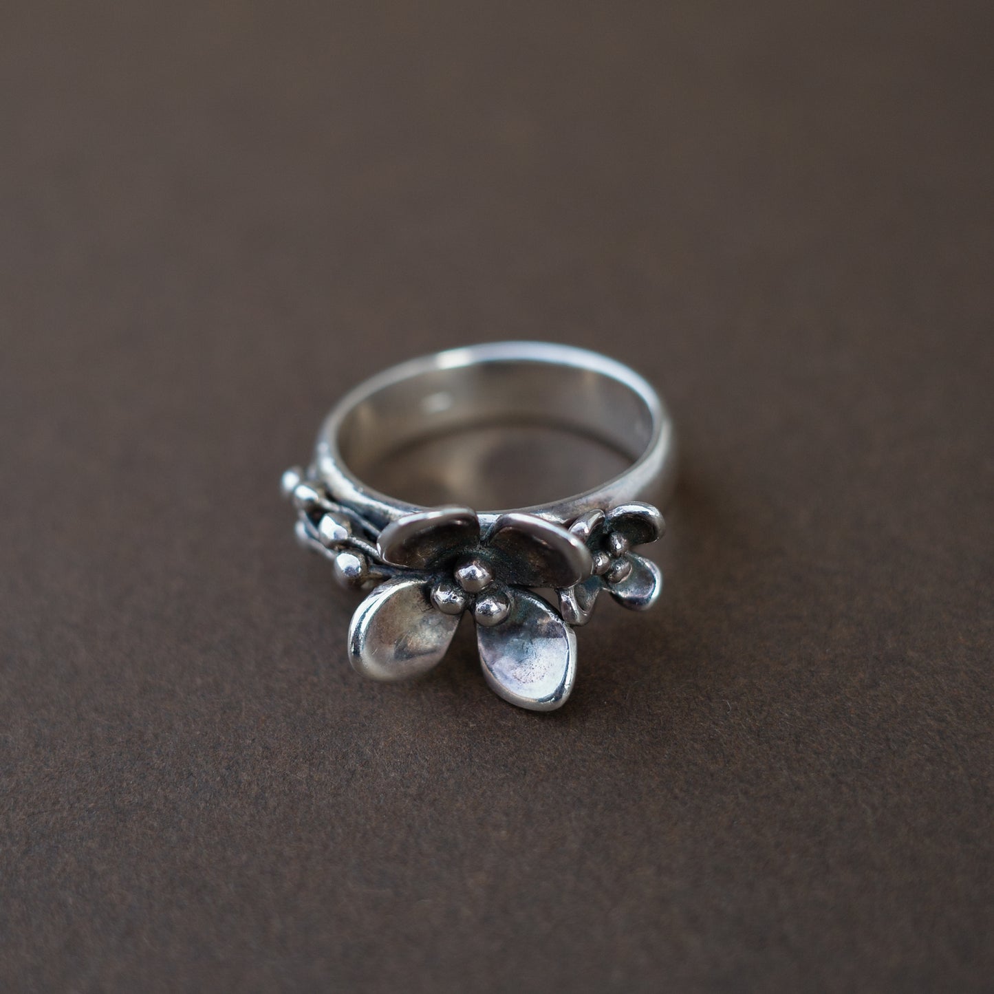 40s - 50s flower ring