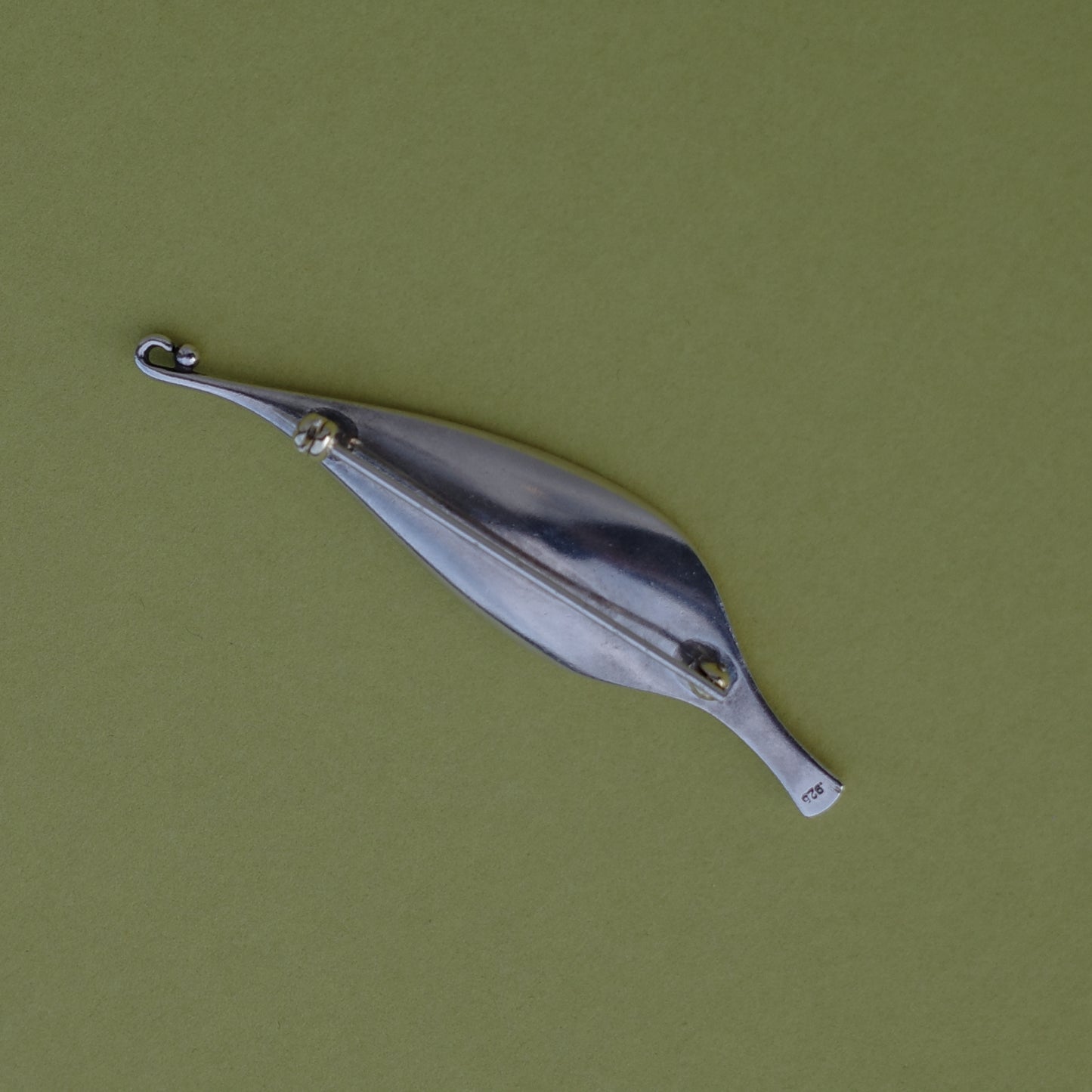 Leaf brooch