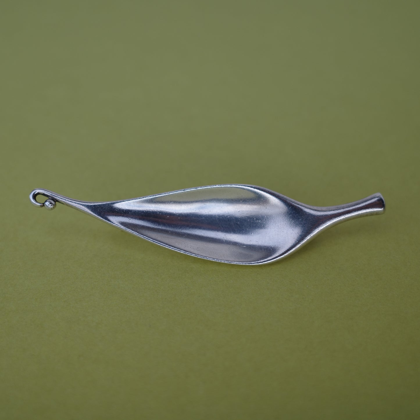 Leaf brooch