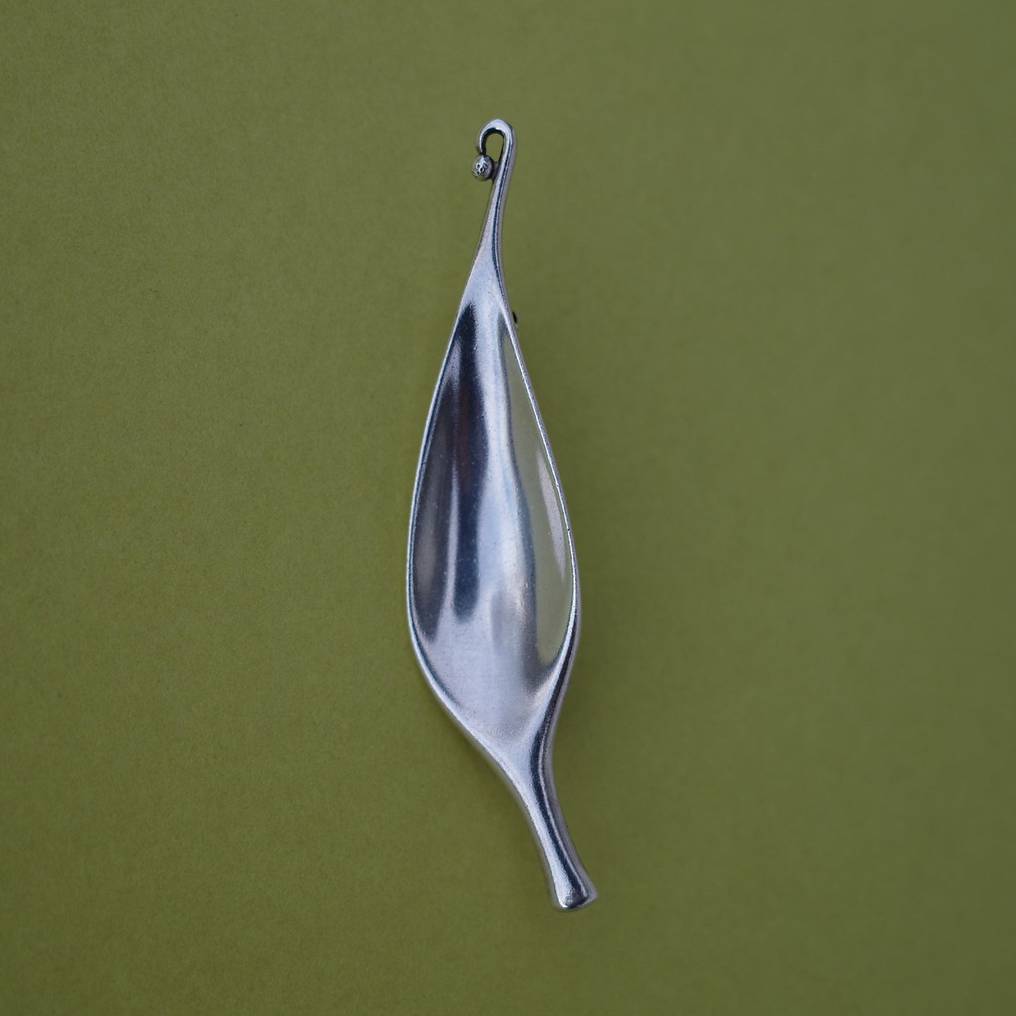 Leaf brooch