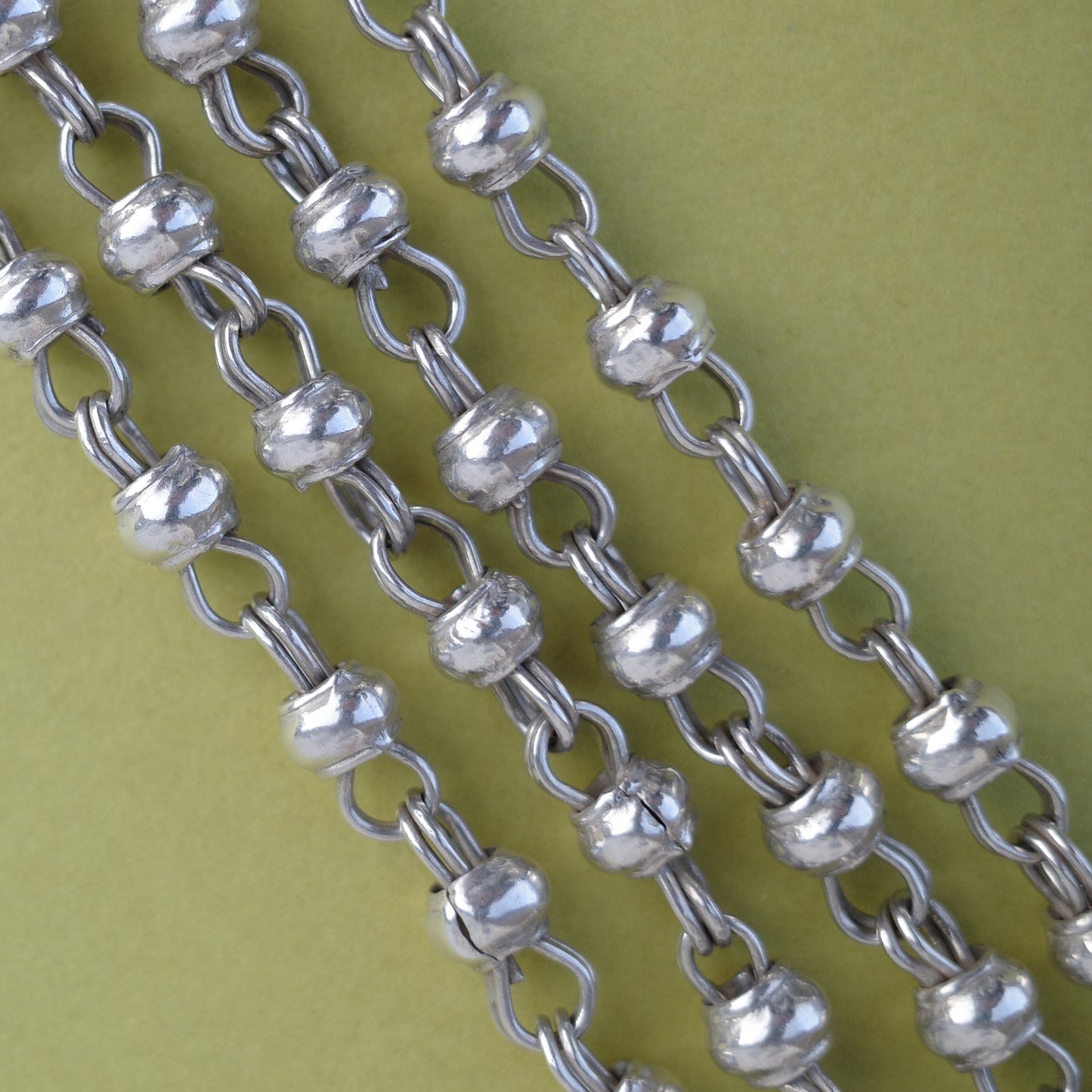 Long dead link chain