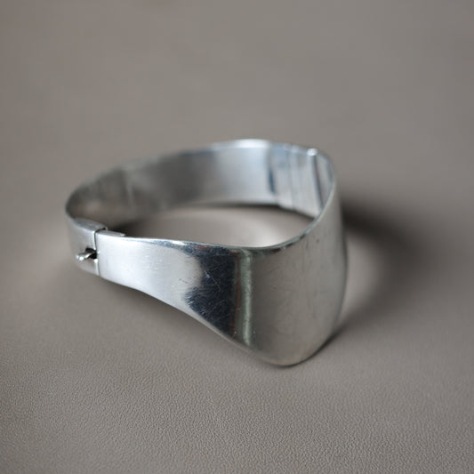 The Flat Wave Cuff