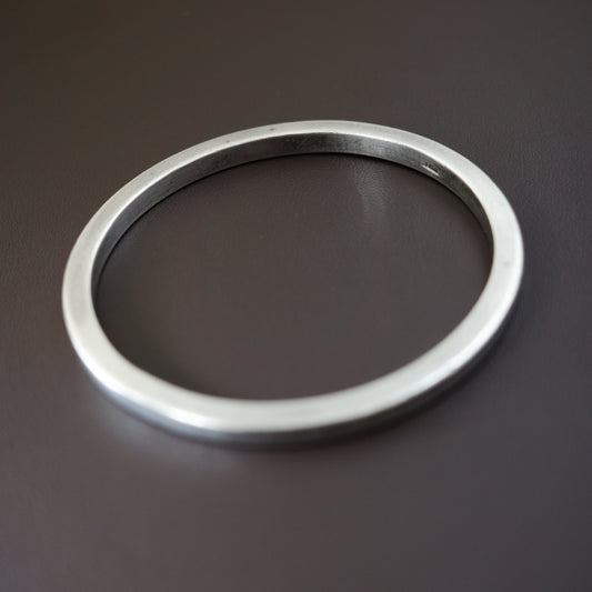 Sharp edge bangle