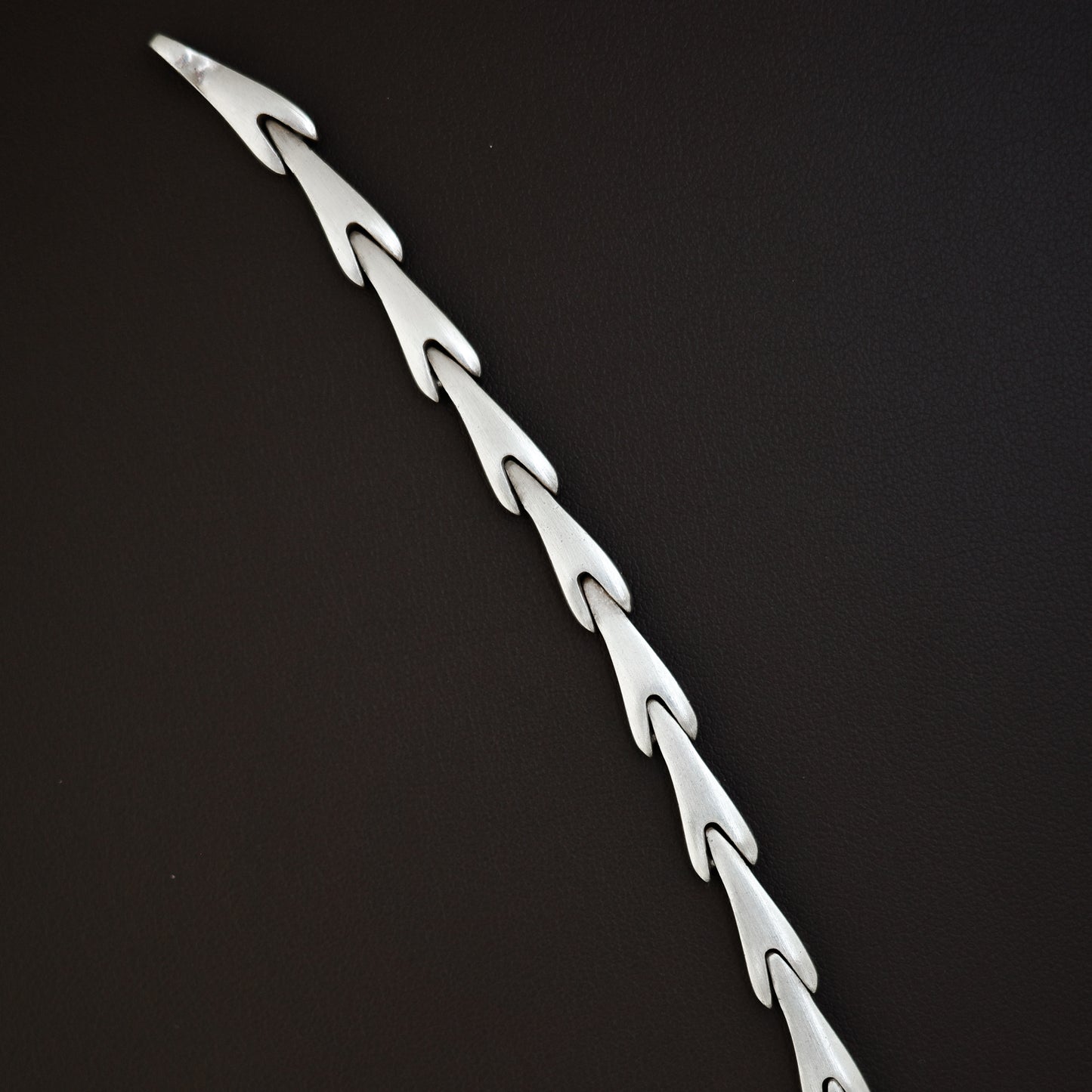 Arrow shaped link necklace