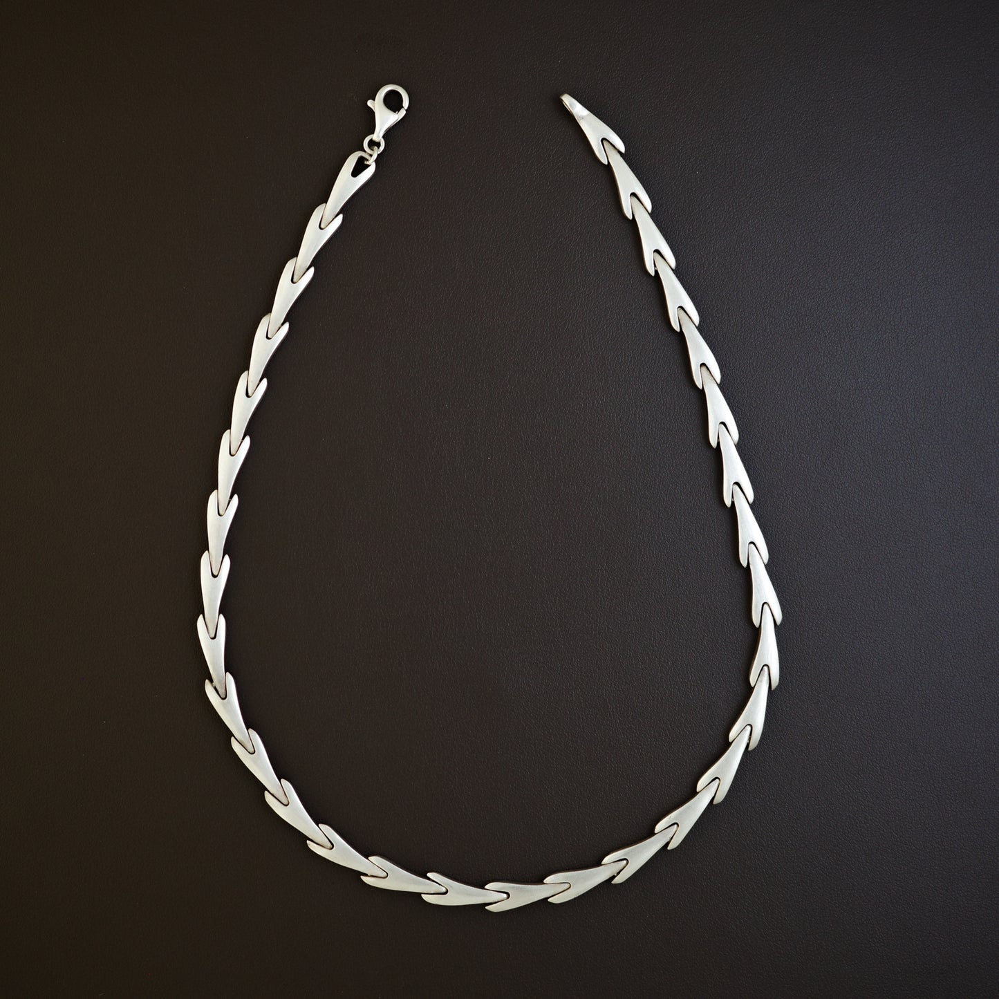 Arrow shaped link necklace