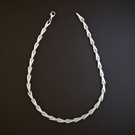 Arrow shaped link necklace
