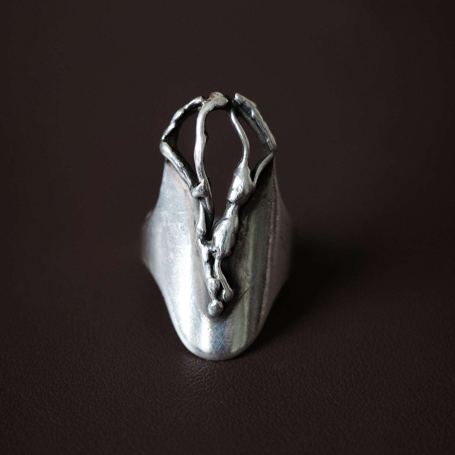 Brustalist root ring