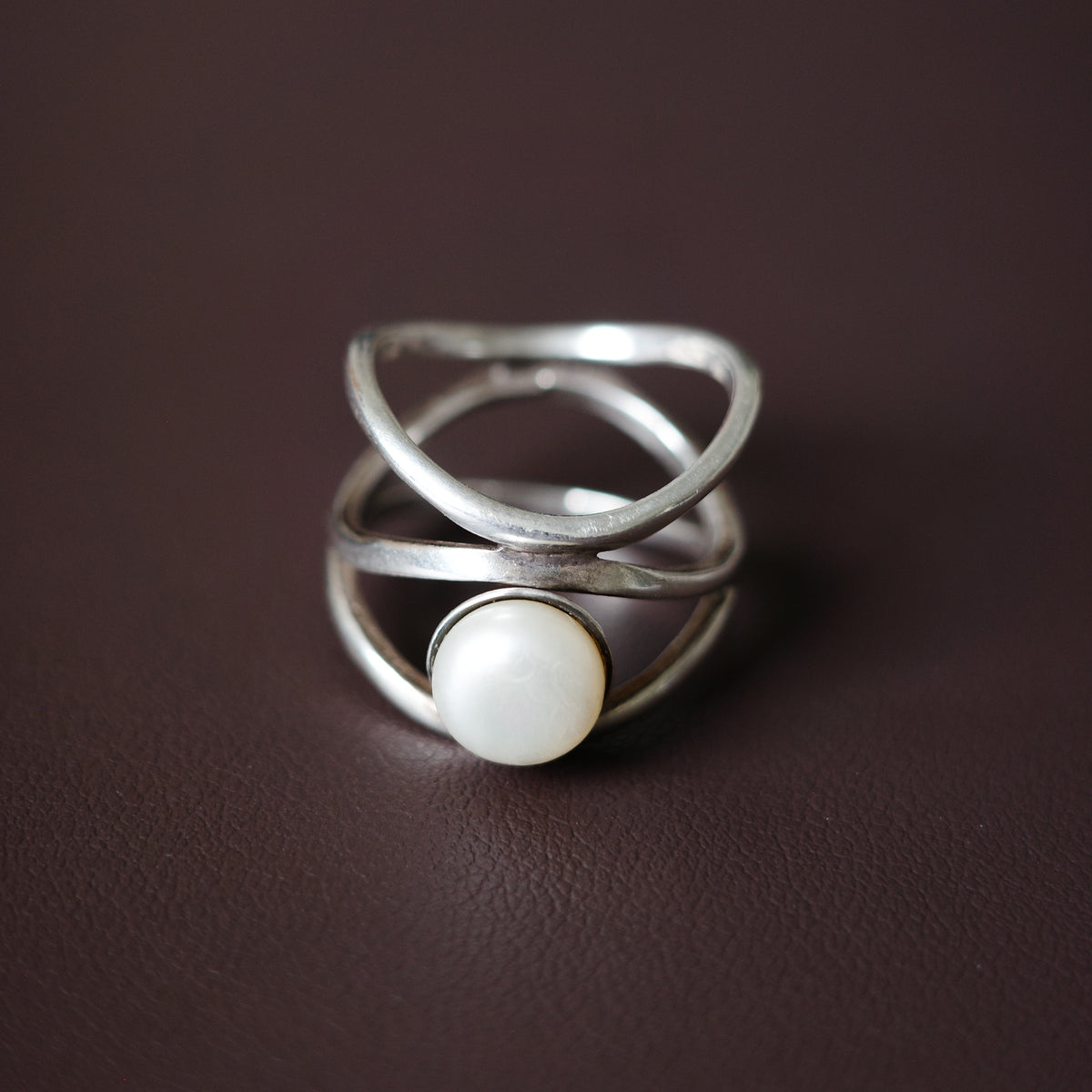 Pearl abstract ring