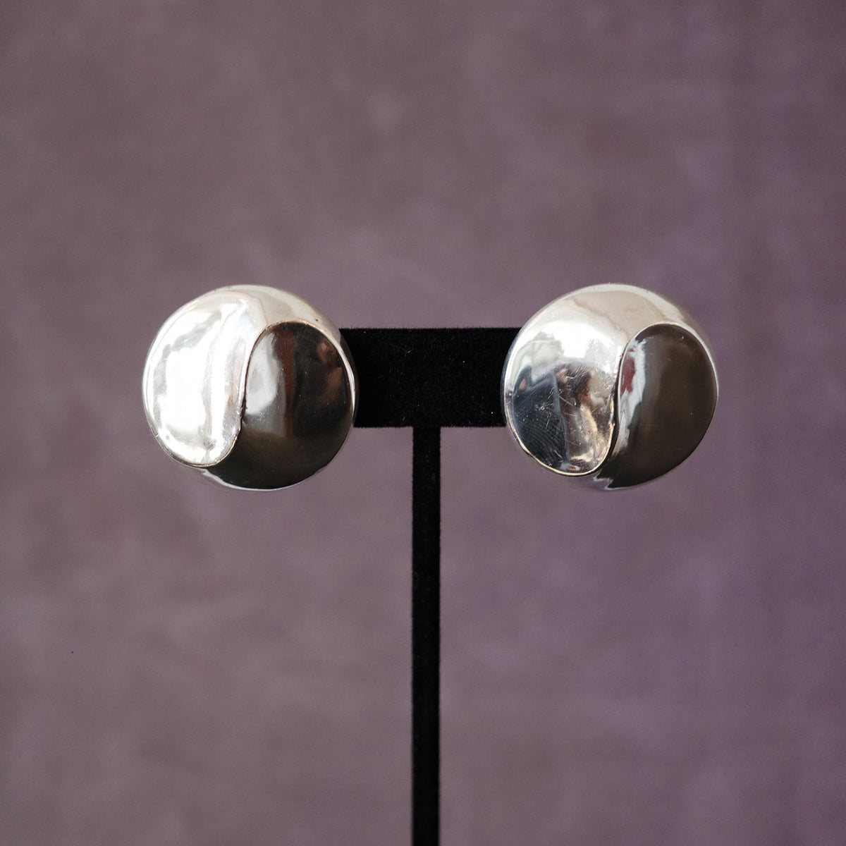 Wave discs ear studs