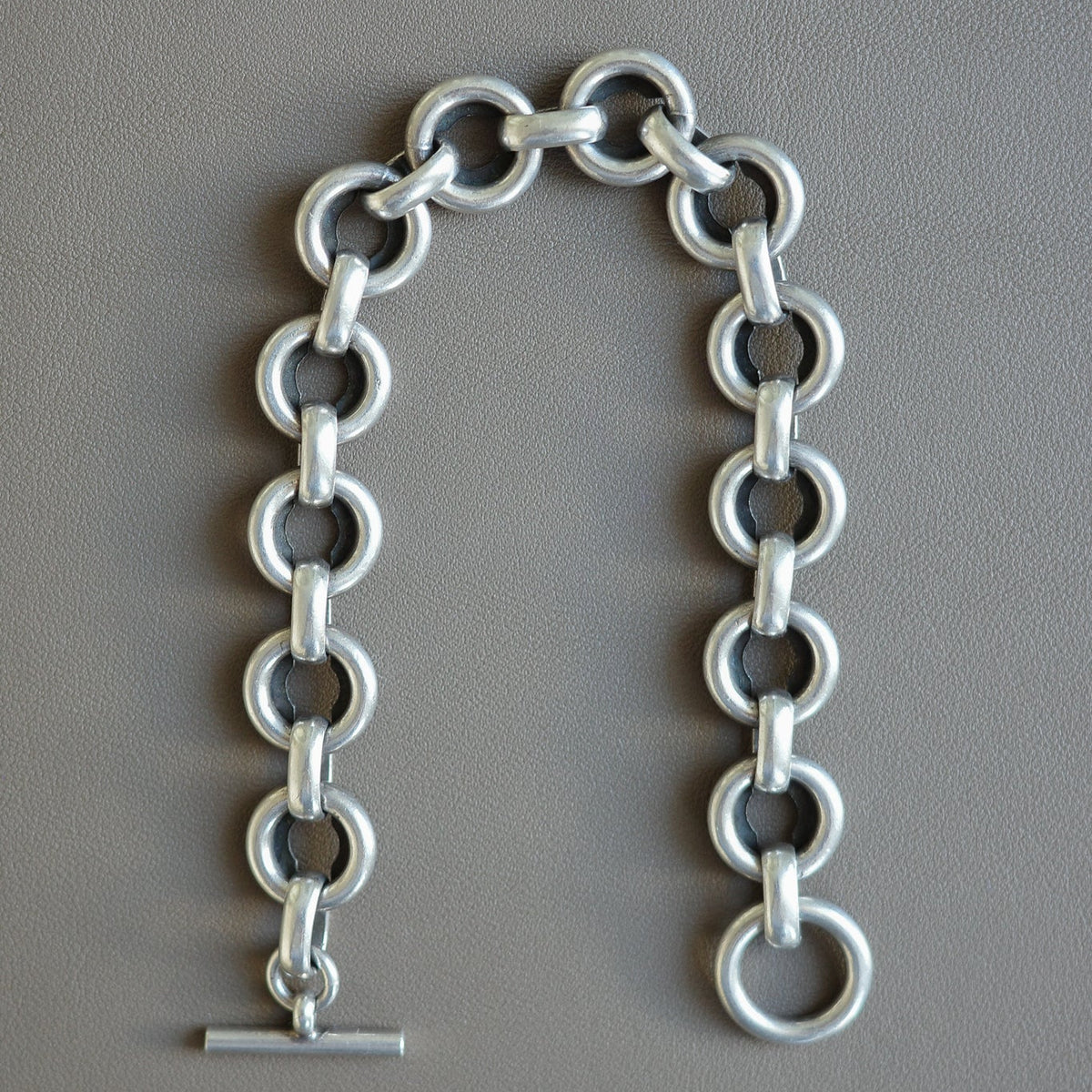Round link toggle bracelet
