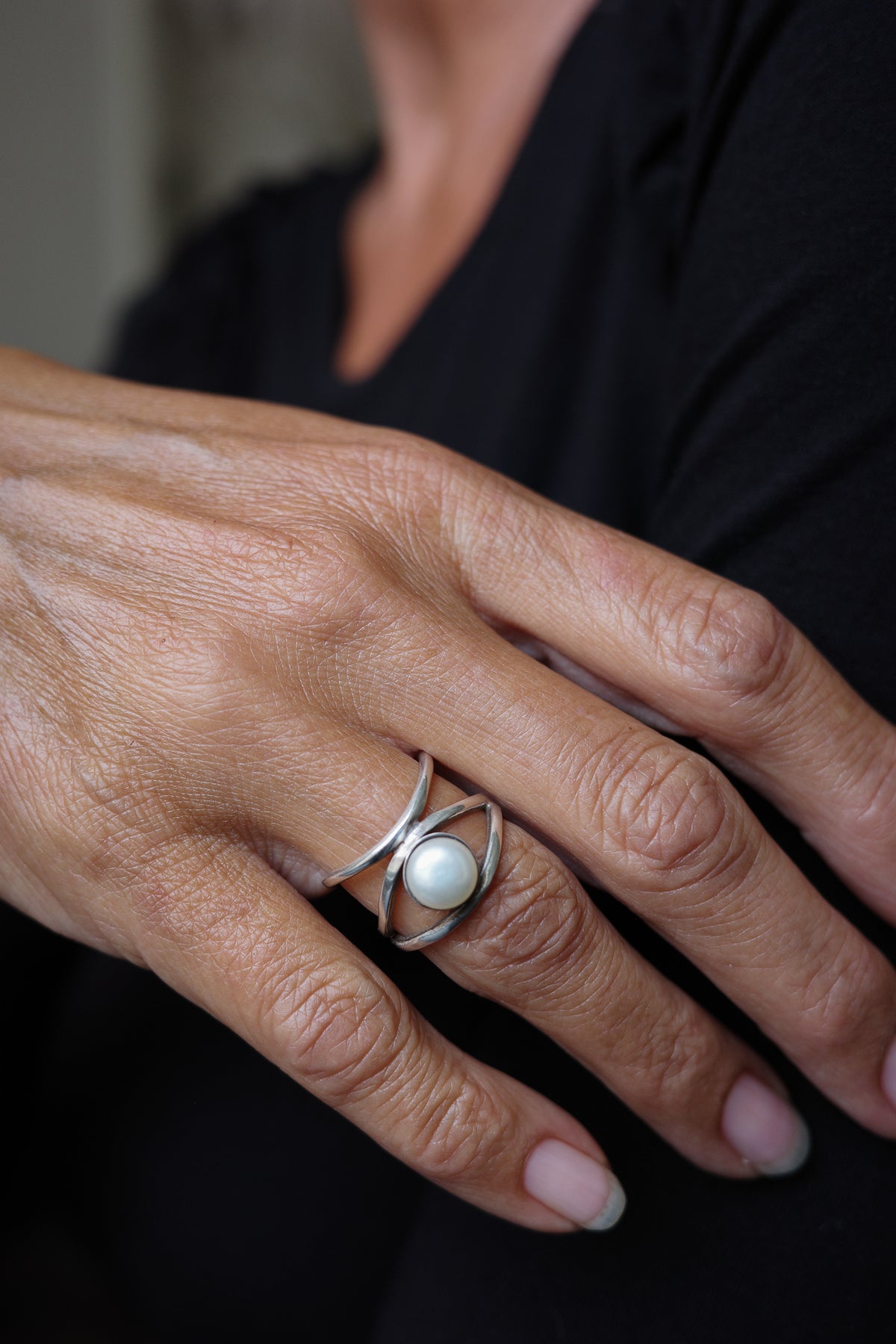 Pearl abstract ring