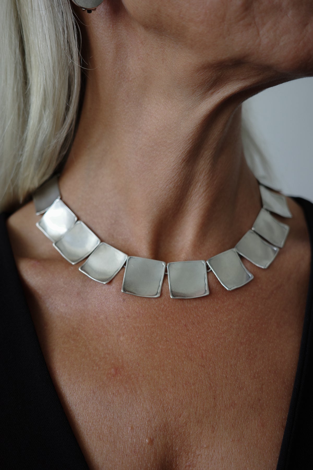 Square pannel neck piece