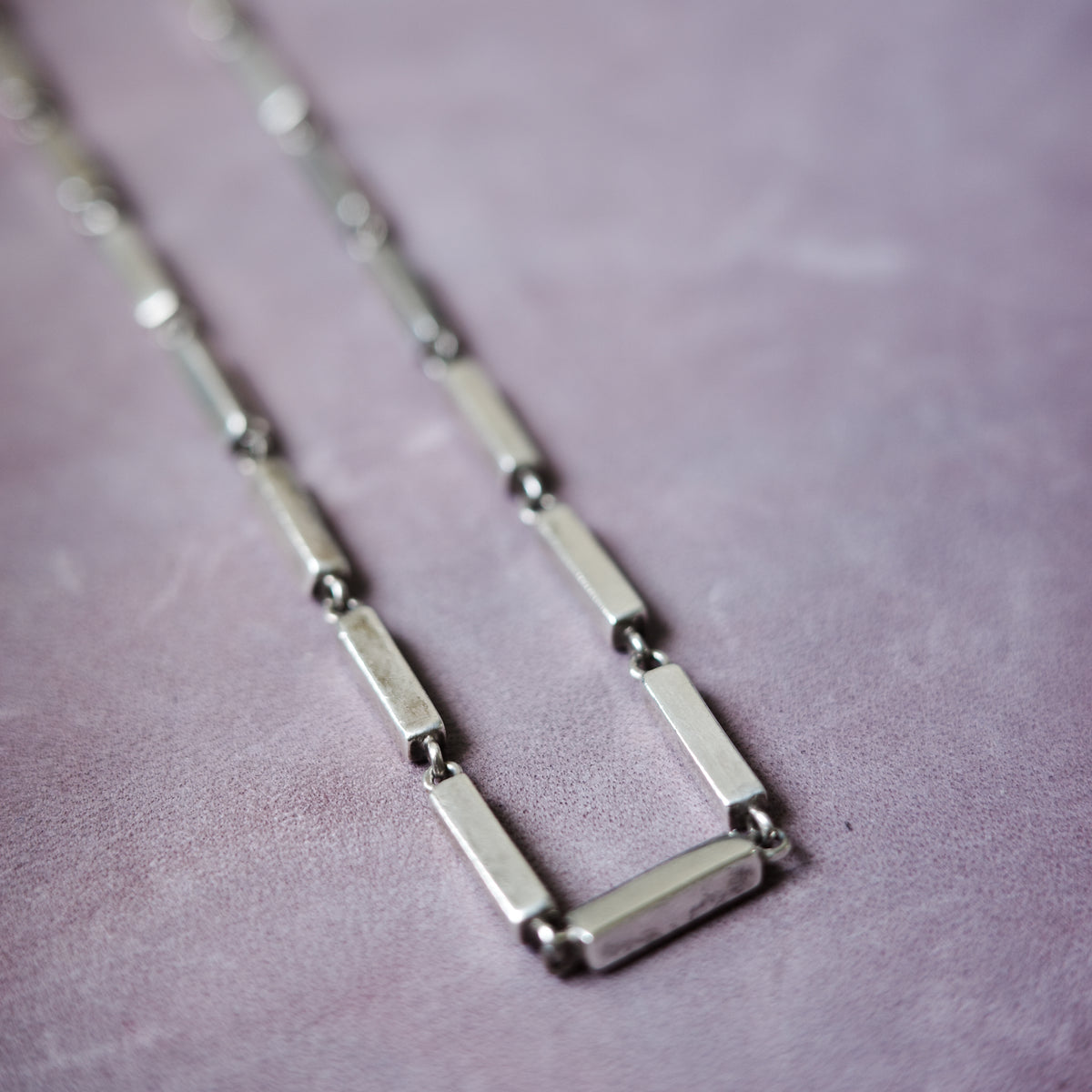 Solid cube link chain