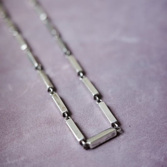 Solid cube link chain