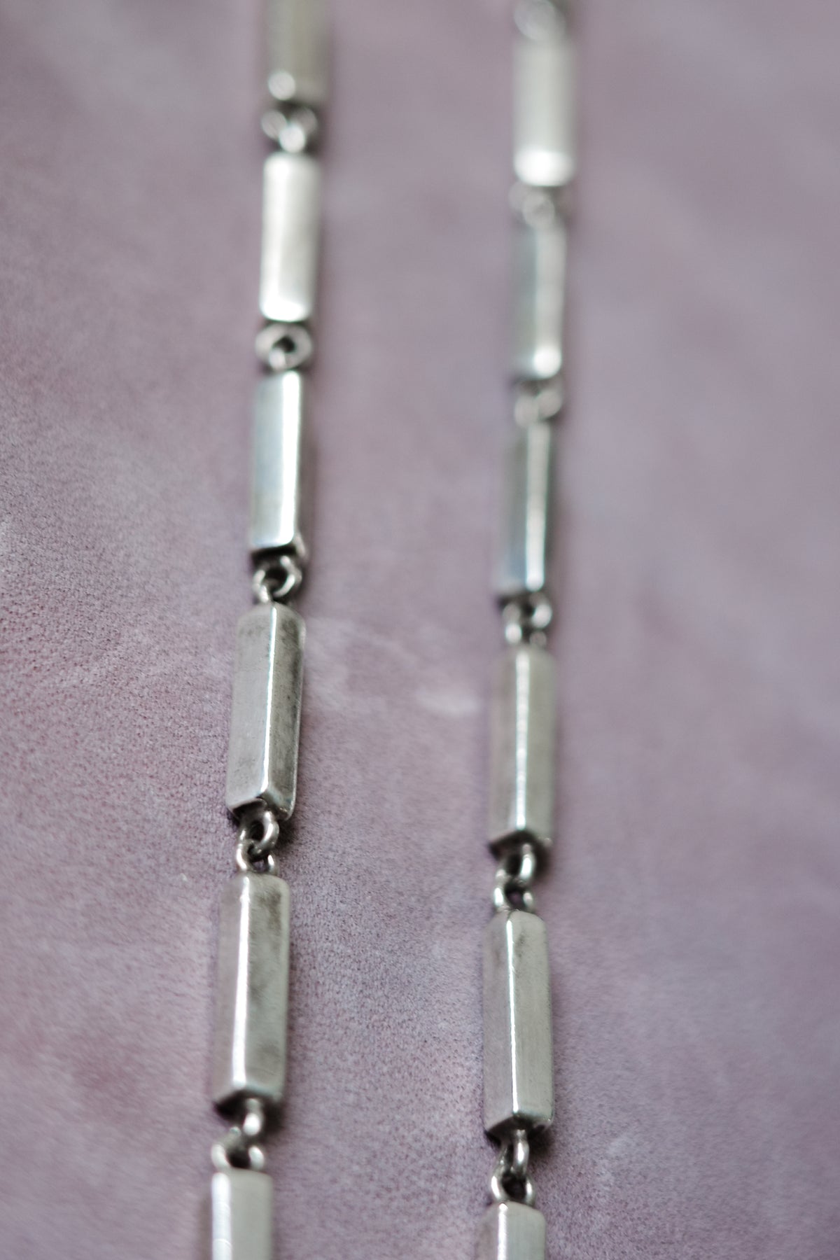 Solid cube link chain