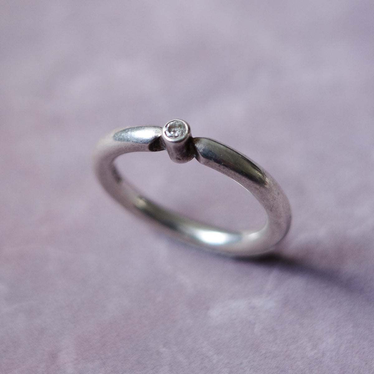 Band ring with embossed diamond