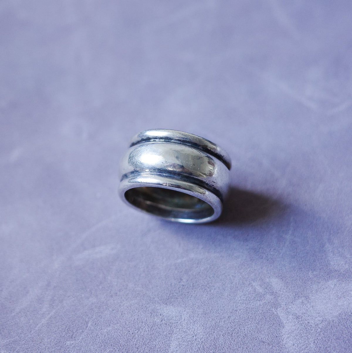 Simple band ring