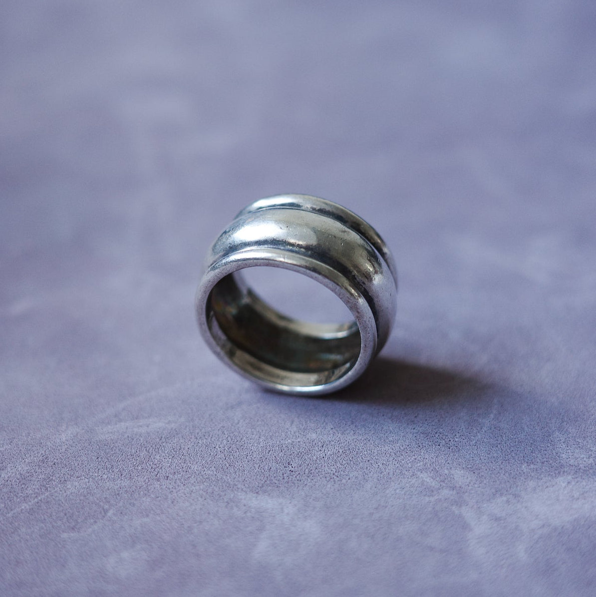 Simple band ring