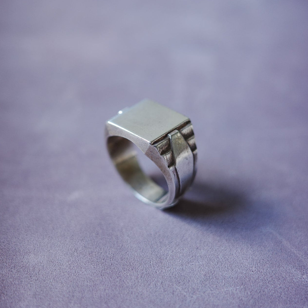 Geometric signet ring