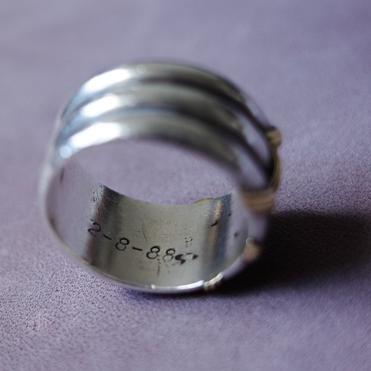 Gorgeous gold band ring