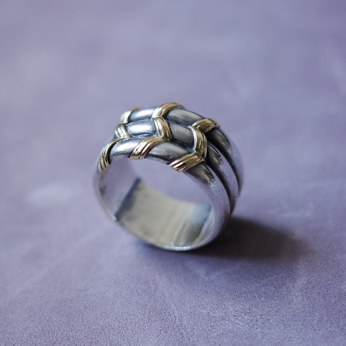 Gorgeous gold band ring