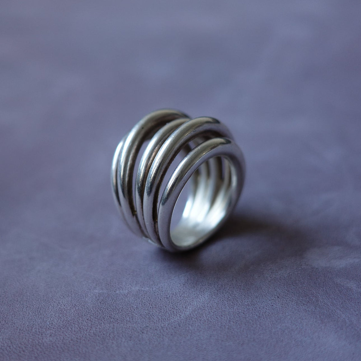 Solid wide wire ring