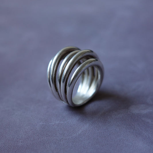 Solid wide wire ring